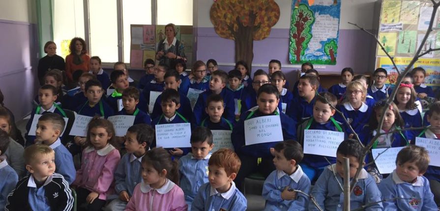 Festa Dell Albero Bambini Festanti Hanno Accolto Due Alberi A Magisano Csv Catanzaro